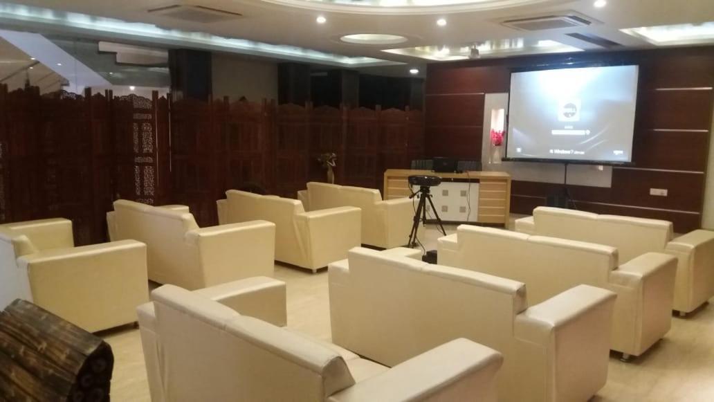 Hotel Yash Inn Mirzāpur Eksteriør billede