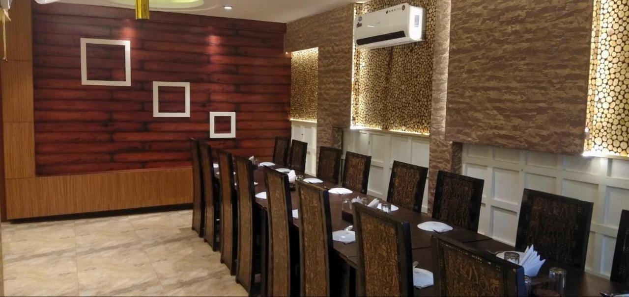 Hotel Yash Inn Mirzāpur Eksteriør billede